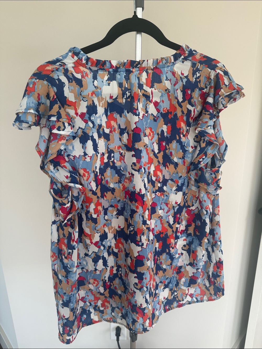 NWT Mia & Tess Women’s Multicolor Abstract Cap-Sleeve flowy Blouse - Picture 6 of 8